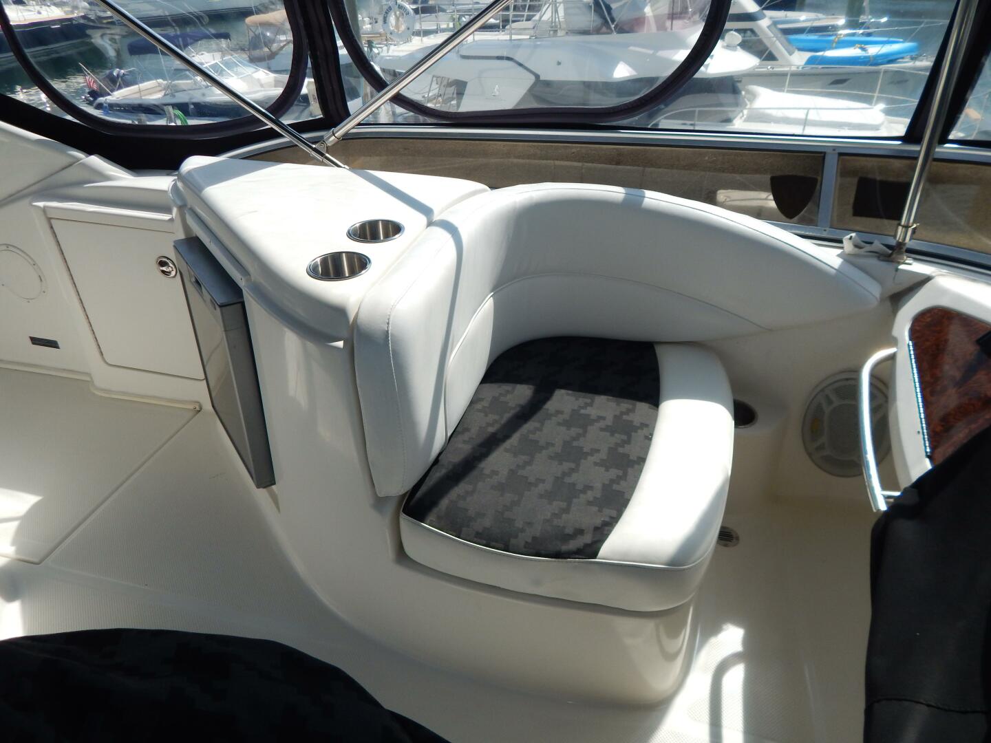 2005 Meridian 408 Motor Yacht - Image 26