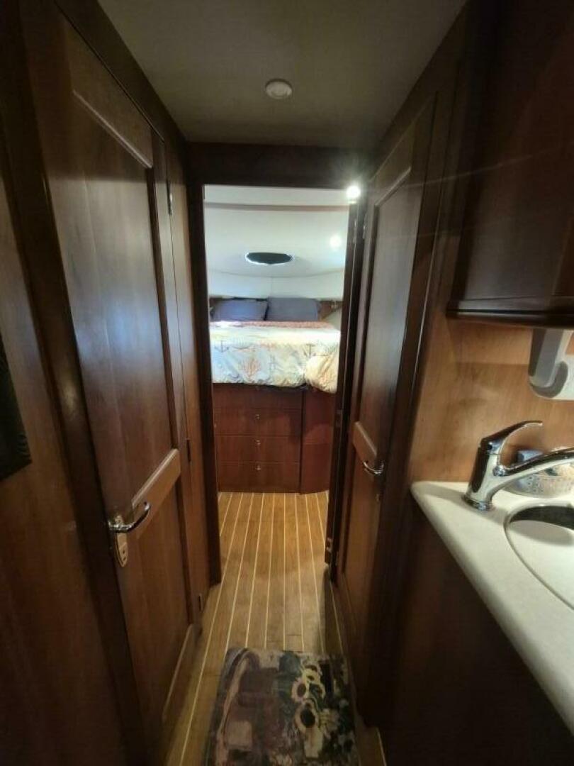 2002 Silverton 38 Convertible - Image 40