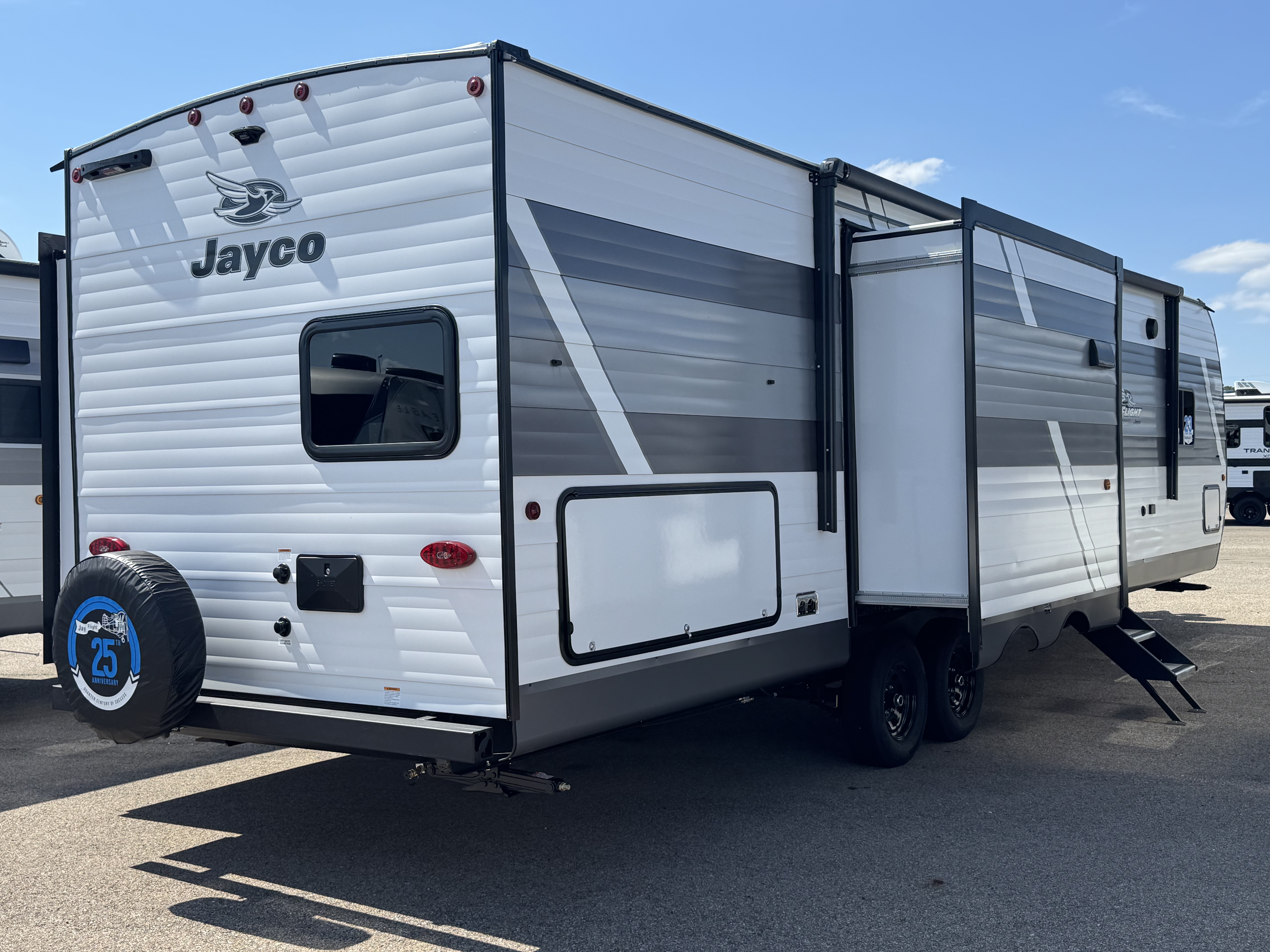 2027 JAYCO JAY FLIGHT 333BTS - Image 4