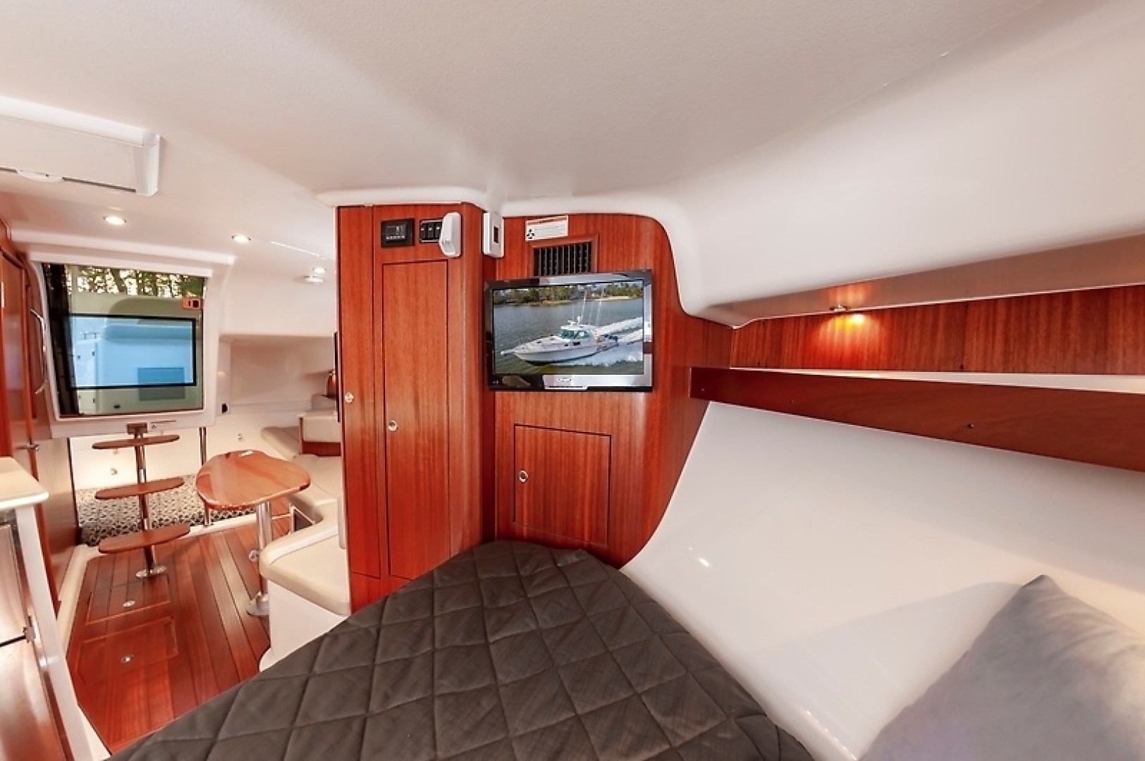 2015 PURSUIT 385 OS Base - Image 31