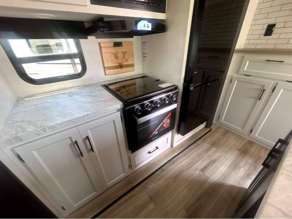 2026 VENTURE RV SPORTTREK 327VIK - Image 12