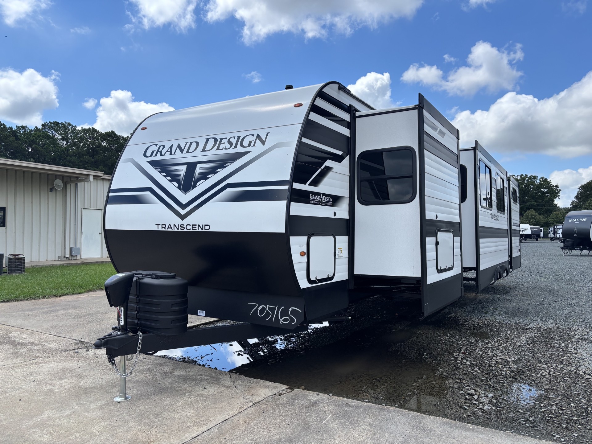 2027 Grand Design Transcend 335BHT - Image 4