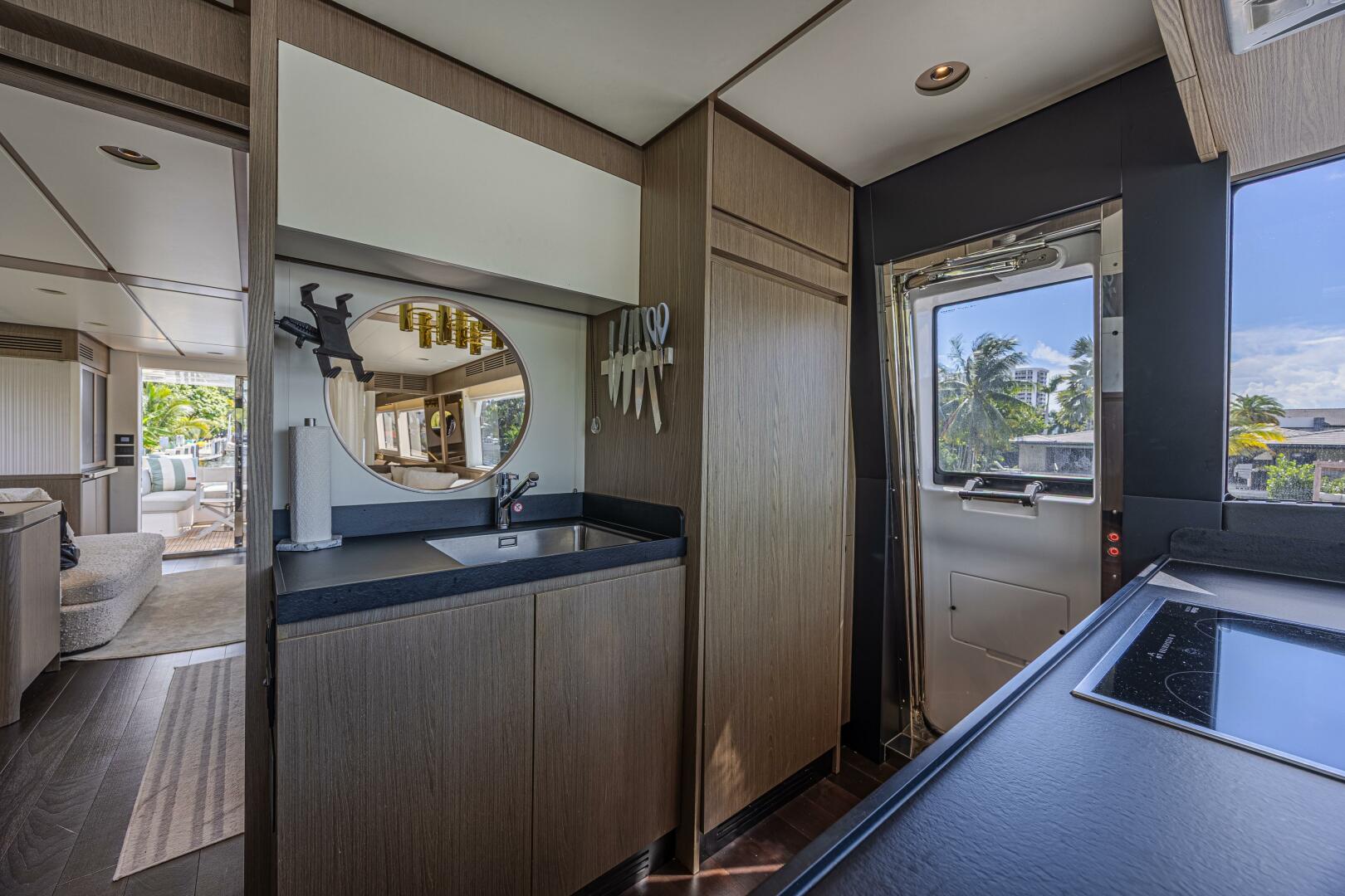 2022 Azimut Magellano 66 - Image 25