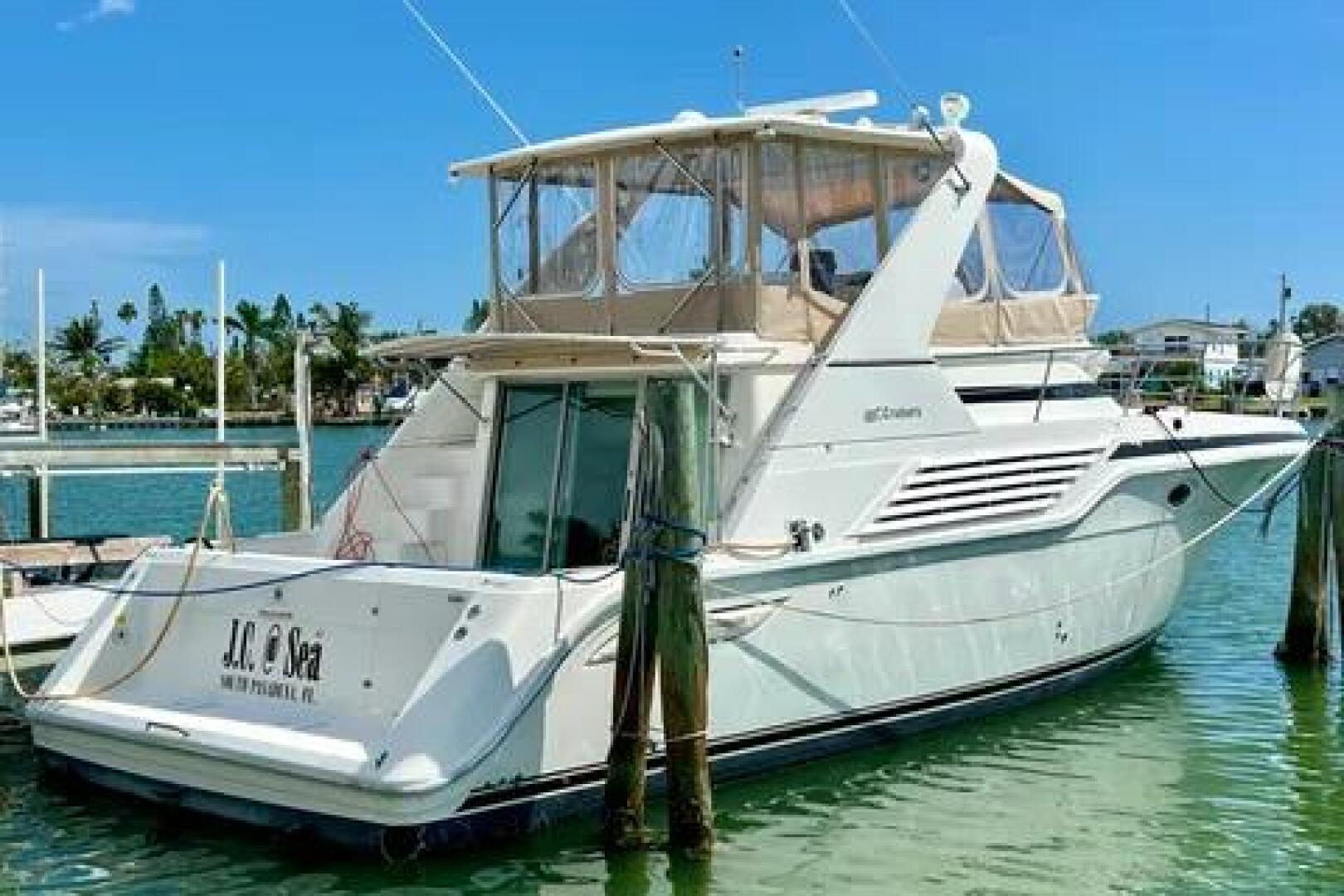 1996 Cruisers Yachts 4285 Express Bridge - Image 2
