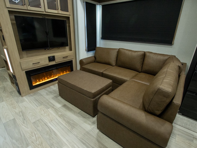 2026 Forest River Sandpiper Destination 422FKL - Image 12