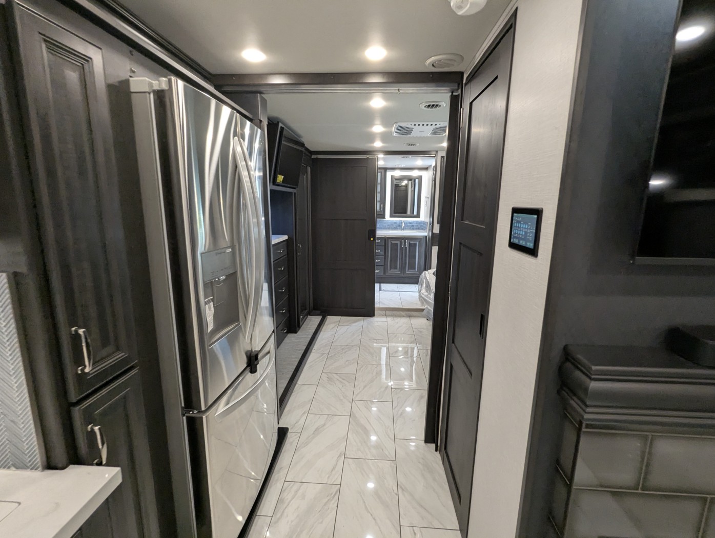 2026 Fleetwood Discovery 38W - Image 22