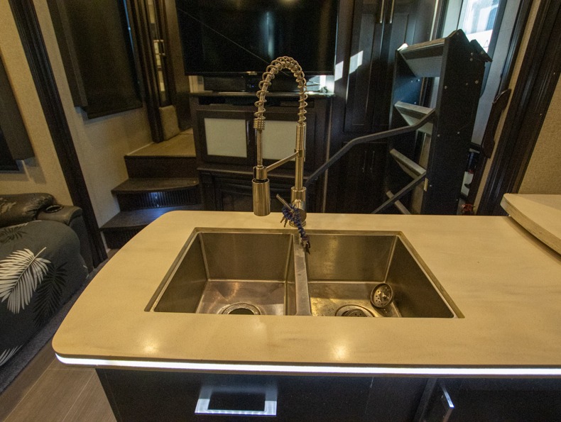 2018 Keystone Raptor 362TS - Image 7