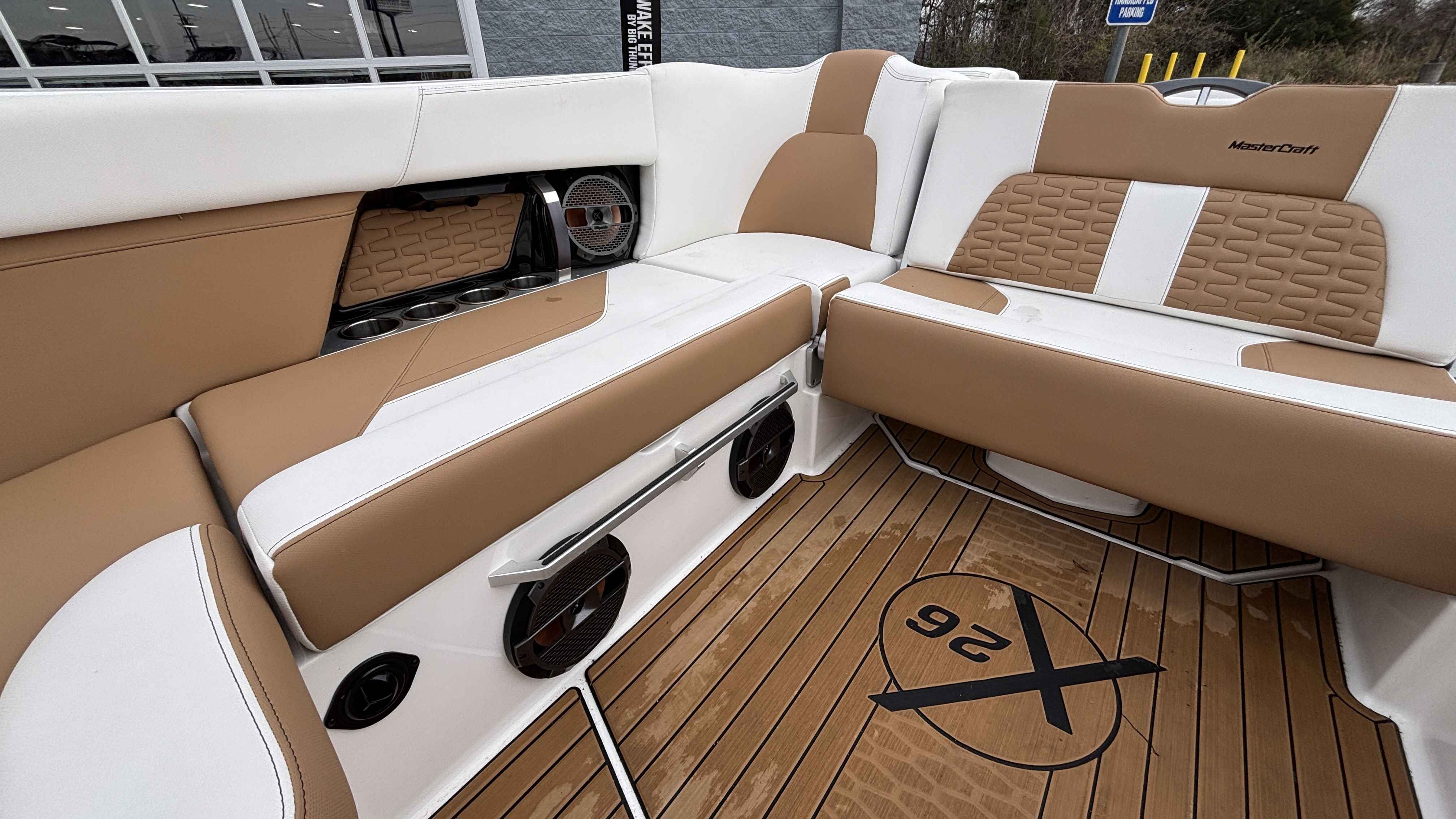 2022 MasterCraft X26 - Image 12