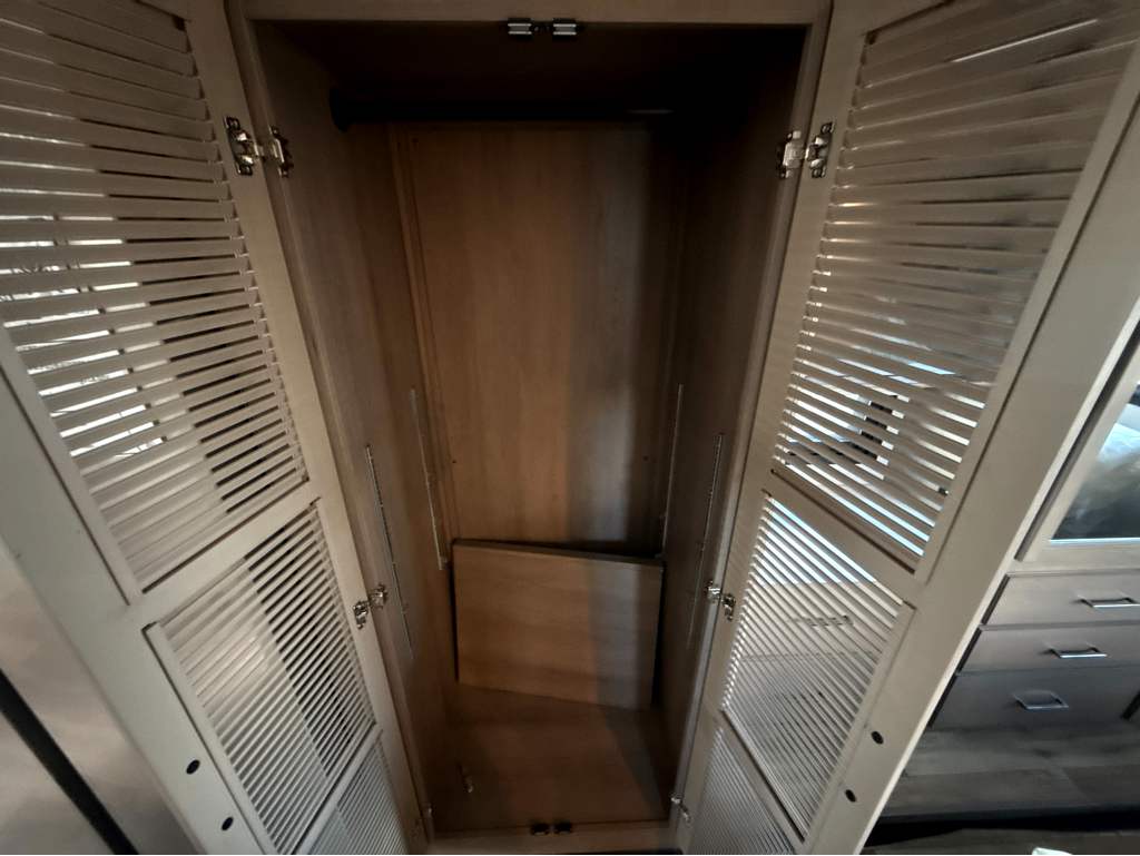 2027 THOR MOTOR COACH HURRICANE 35A - Image 22
