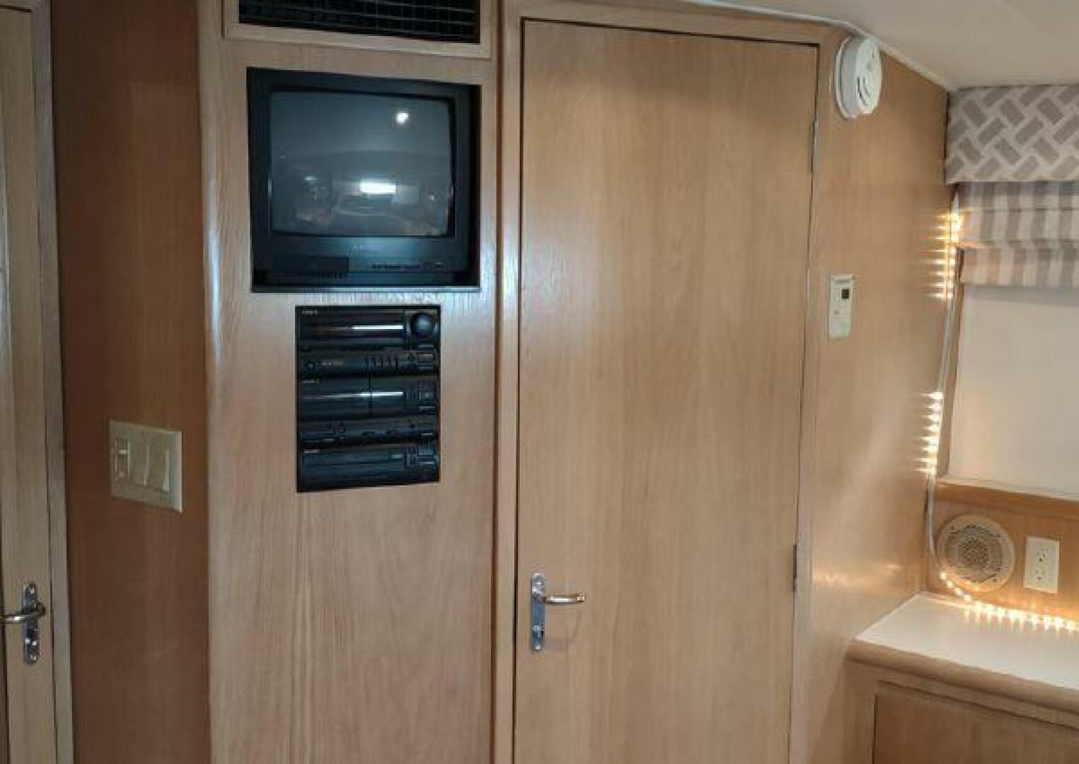 1996 Hatteras 50' Sport Deck - Image 67