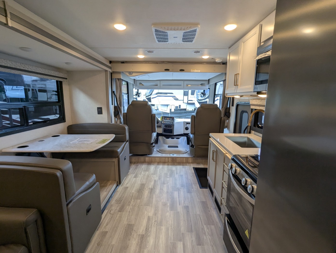 2026 Thor Motor Coach Windsport 35G - Image 32