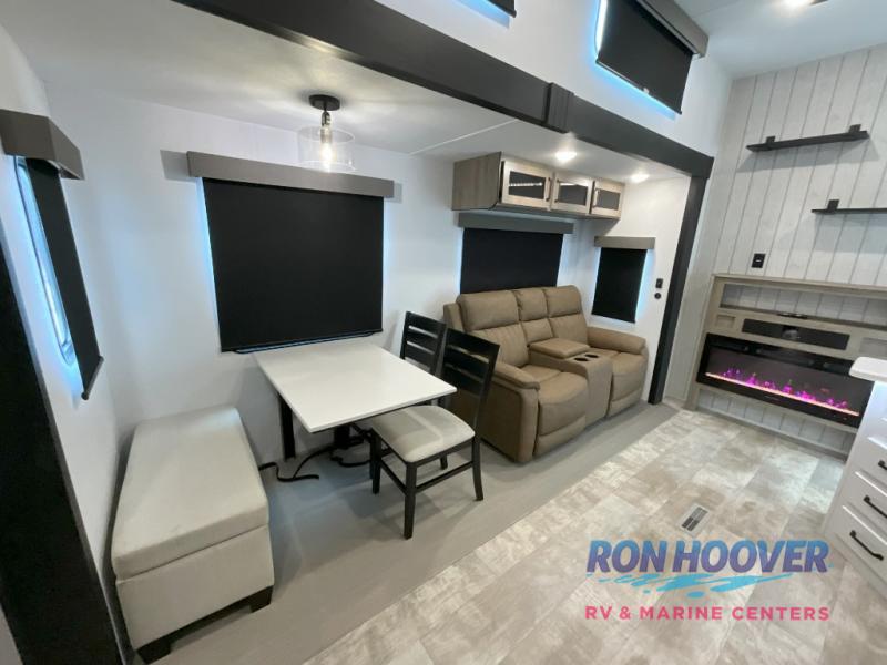 2026 PALOMINO 429LFT - Image 3