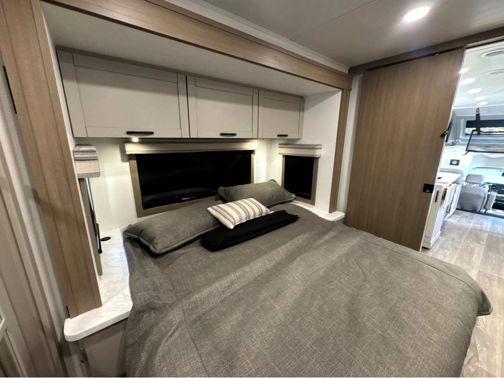 2027 ENTEGRA COACH ESTEEM XL 32U - Image 17