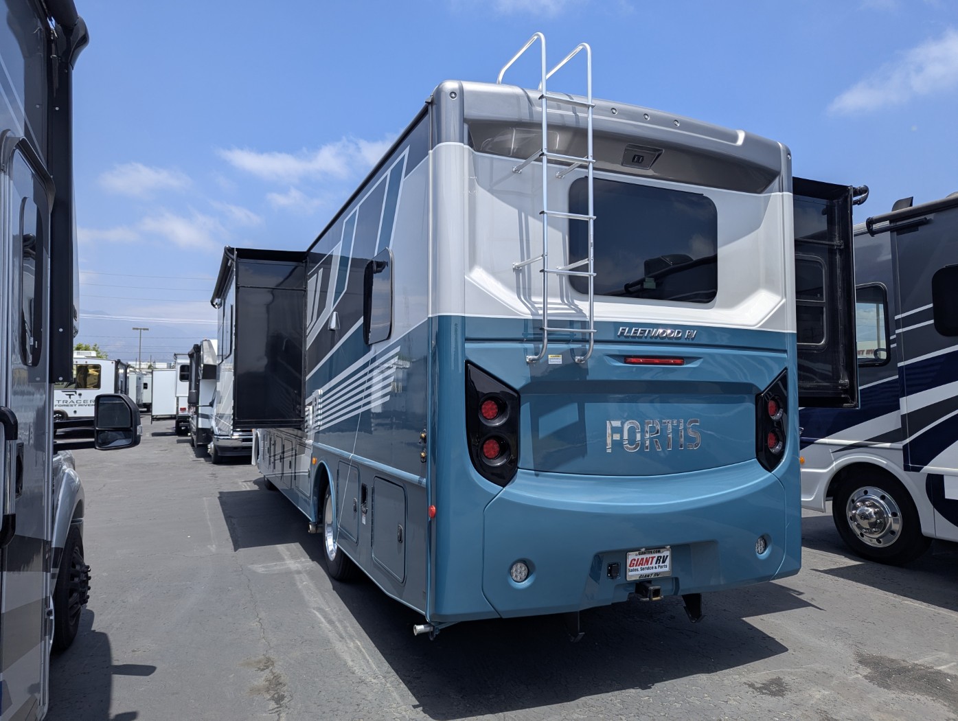 2026 Fleetwood Fortis 34MB - Image 4