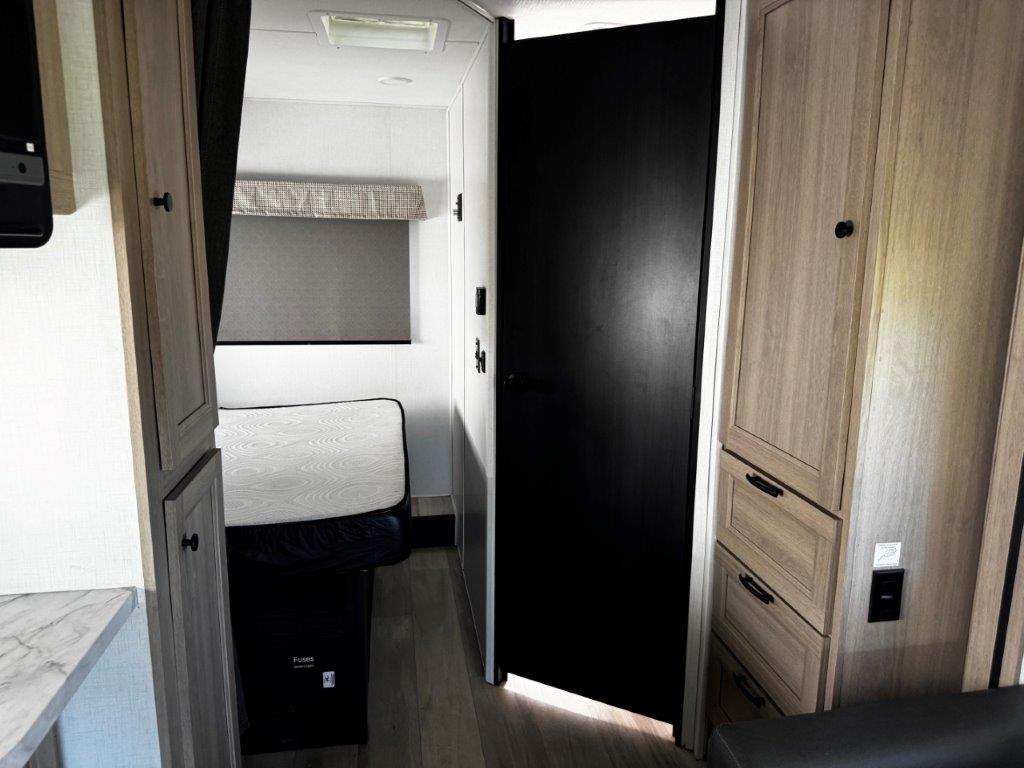 2026 Forest River Sunseeker LE 2550DSLE - Image 19