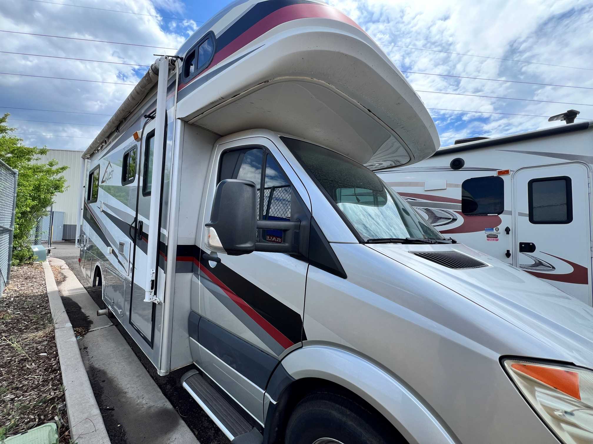 2010 Fleetwood Quest 24SL - Image 1