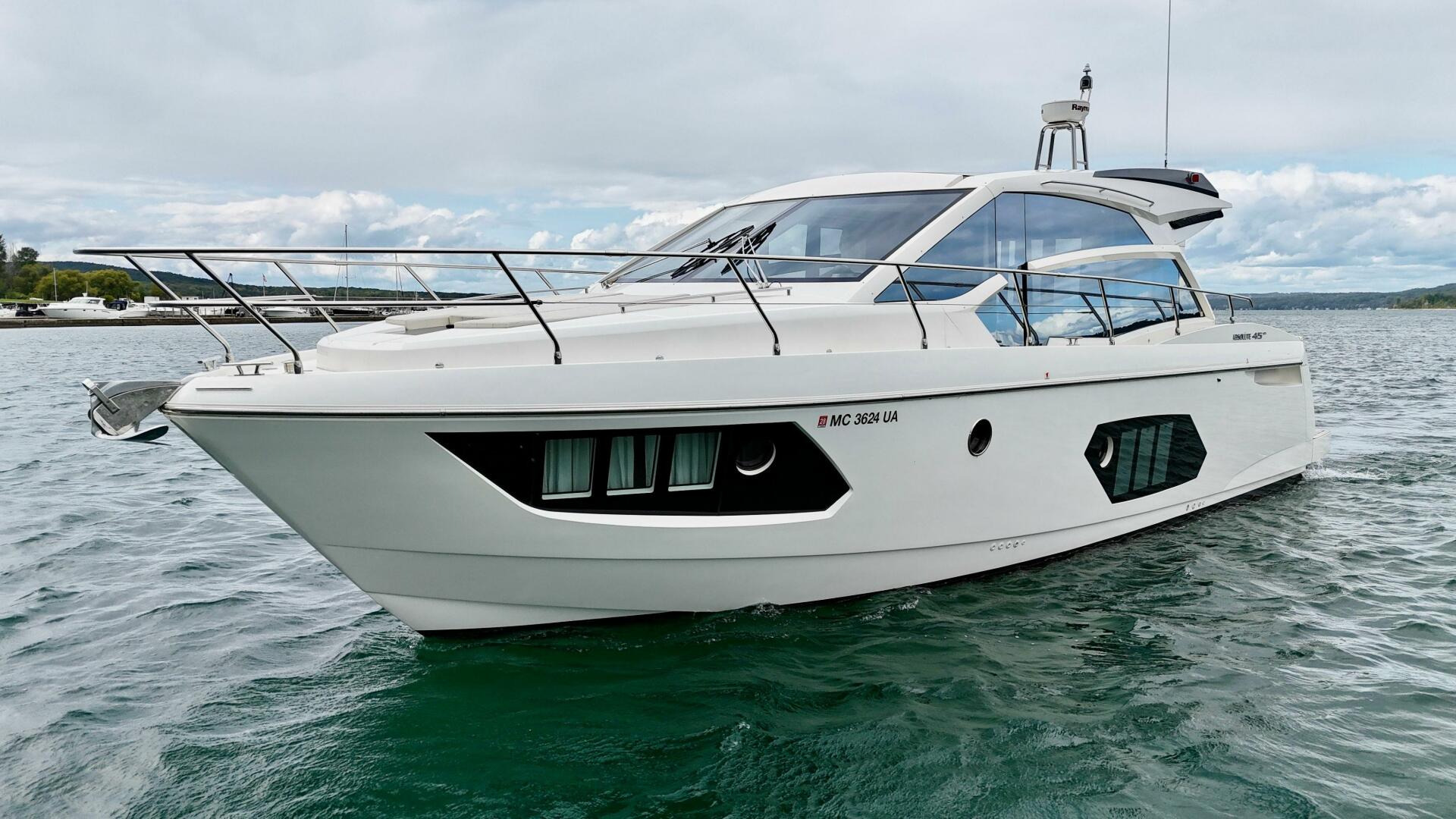 2016 Absolute 45 Sport Yacht - Image 12