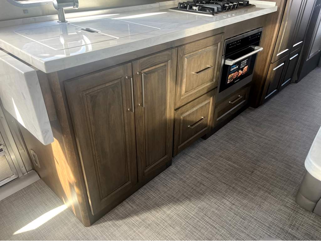 2026 AIRSTREAM CLASSIC 30RBT - Image 12