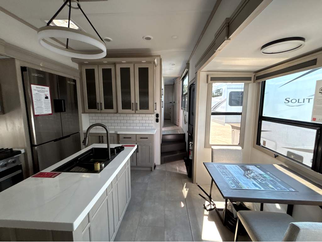 2026 GRAND DESIGN SOLITUDE 376RD - Image 22