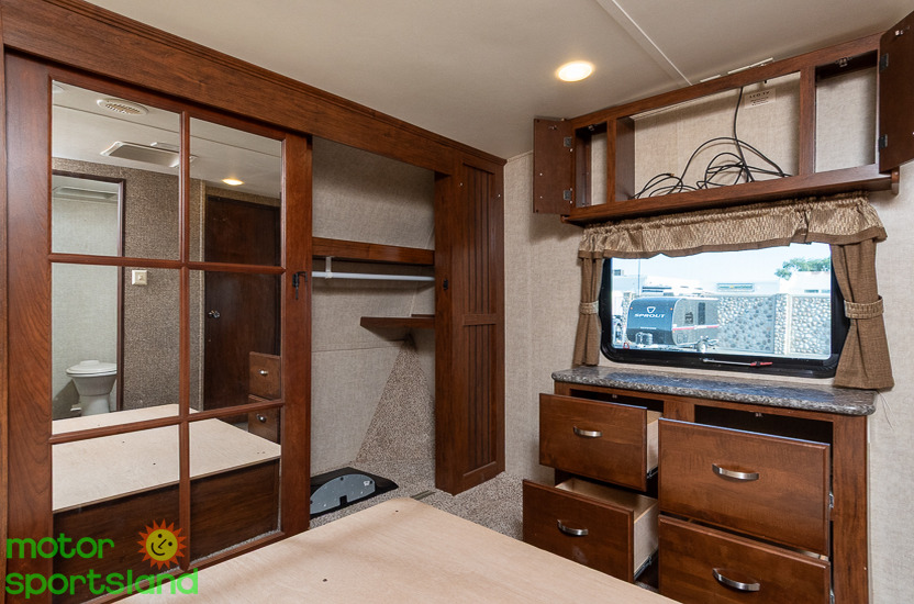 2014 Keystone Laredo 3325TG - Image 27