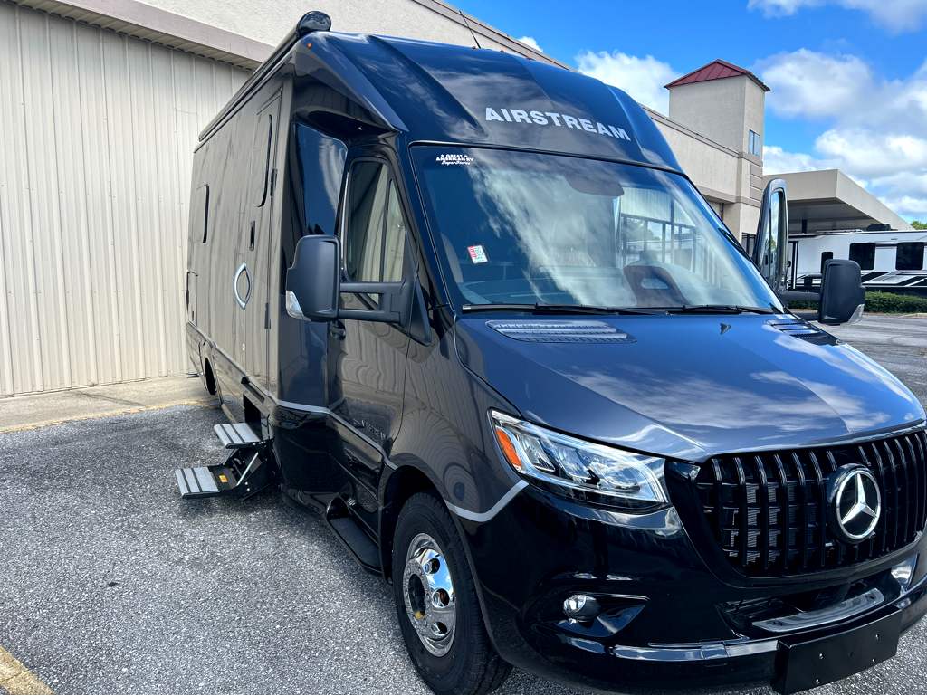 2027 AIRSTREAM ATLAS 25RT - Image 1