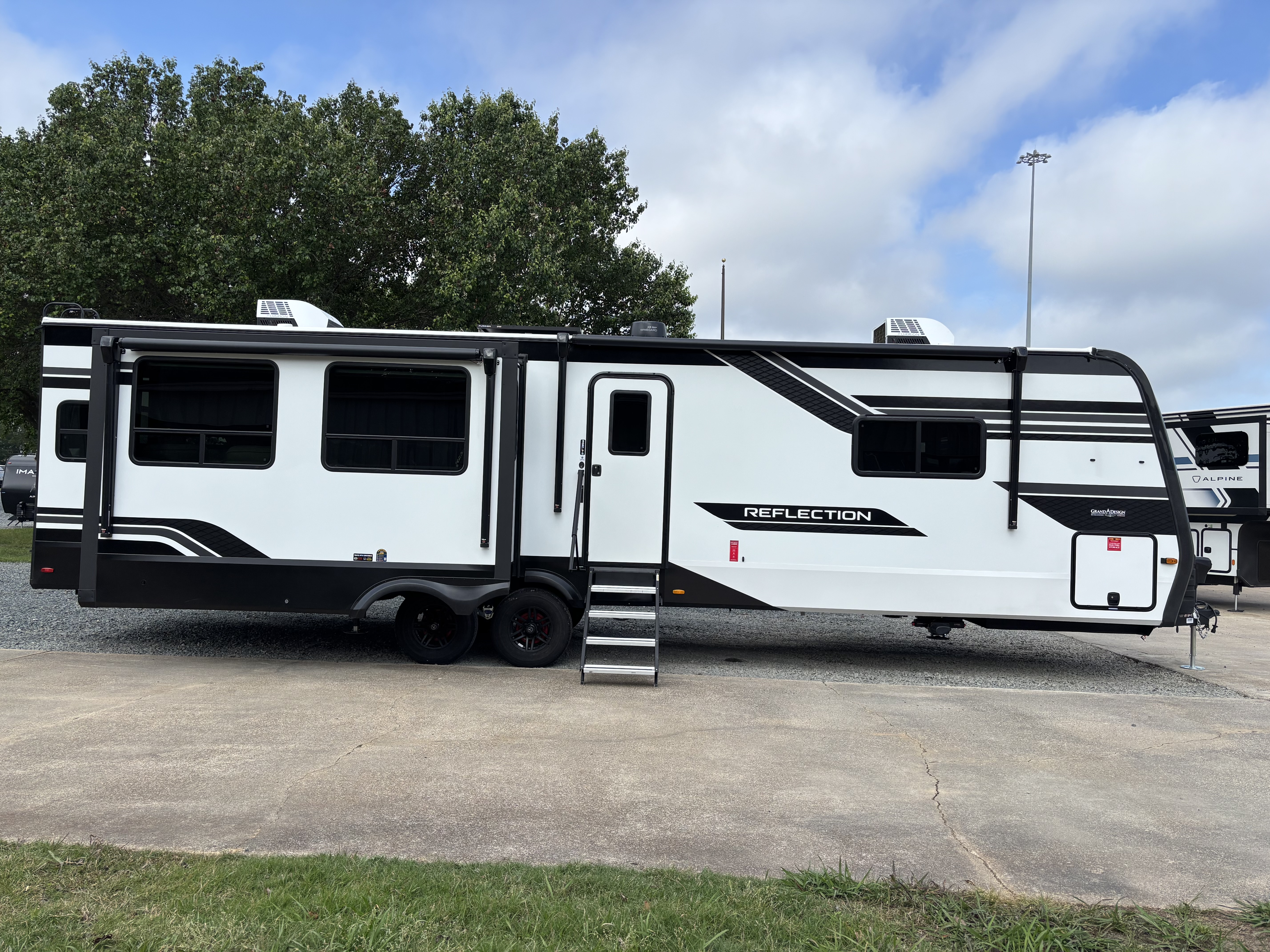 2026 Grand Design Reflection Travel Trailer 345RLTS - Image 2