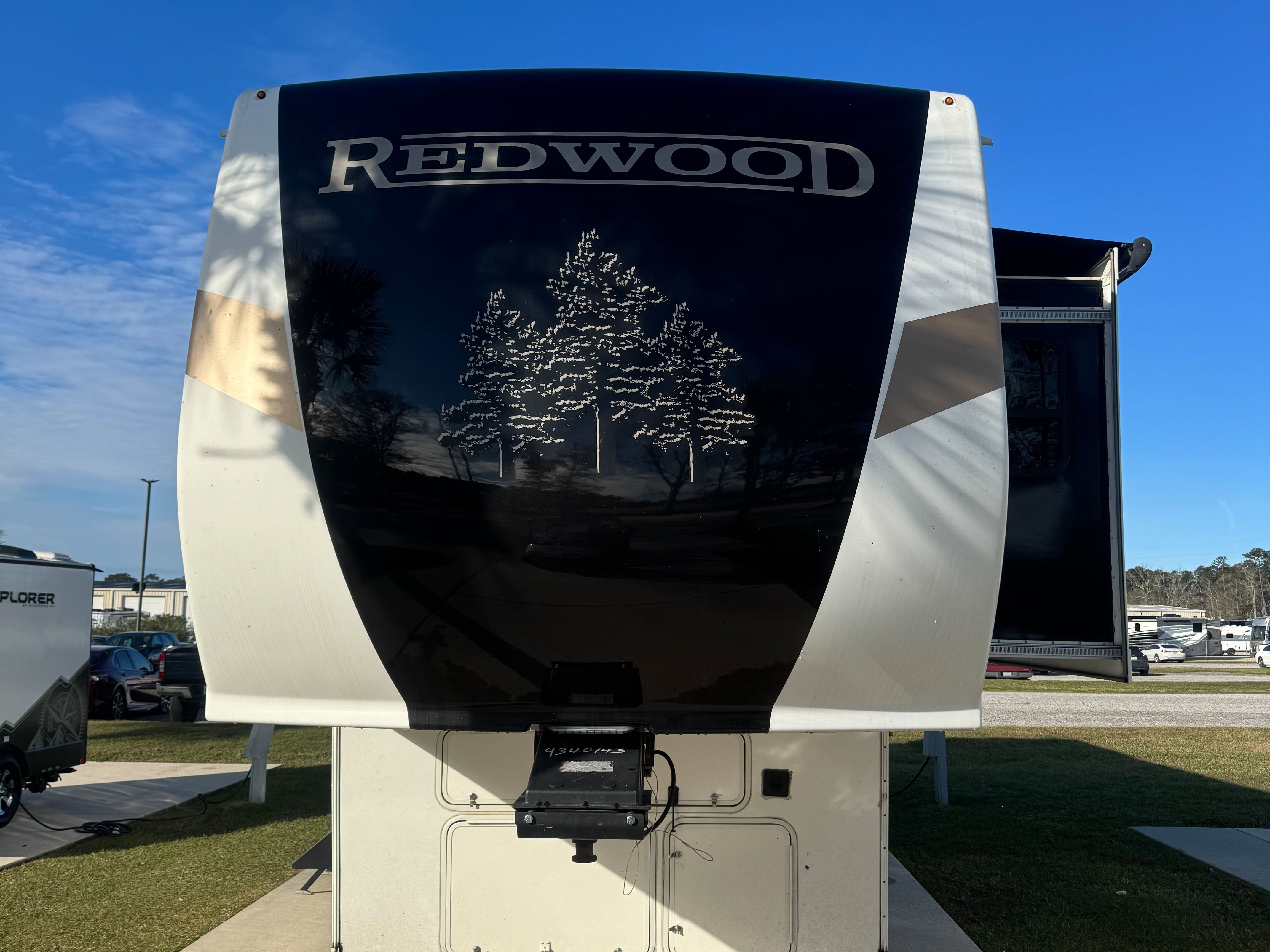 2022 CROSSROADS REDWOOD 3401RL - Image 2