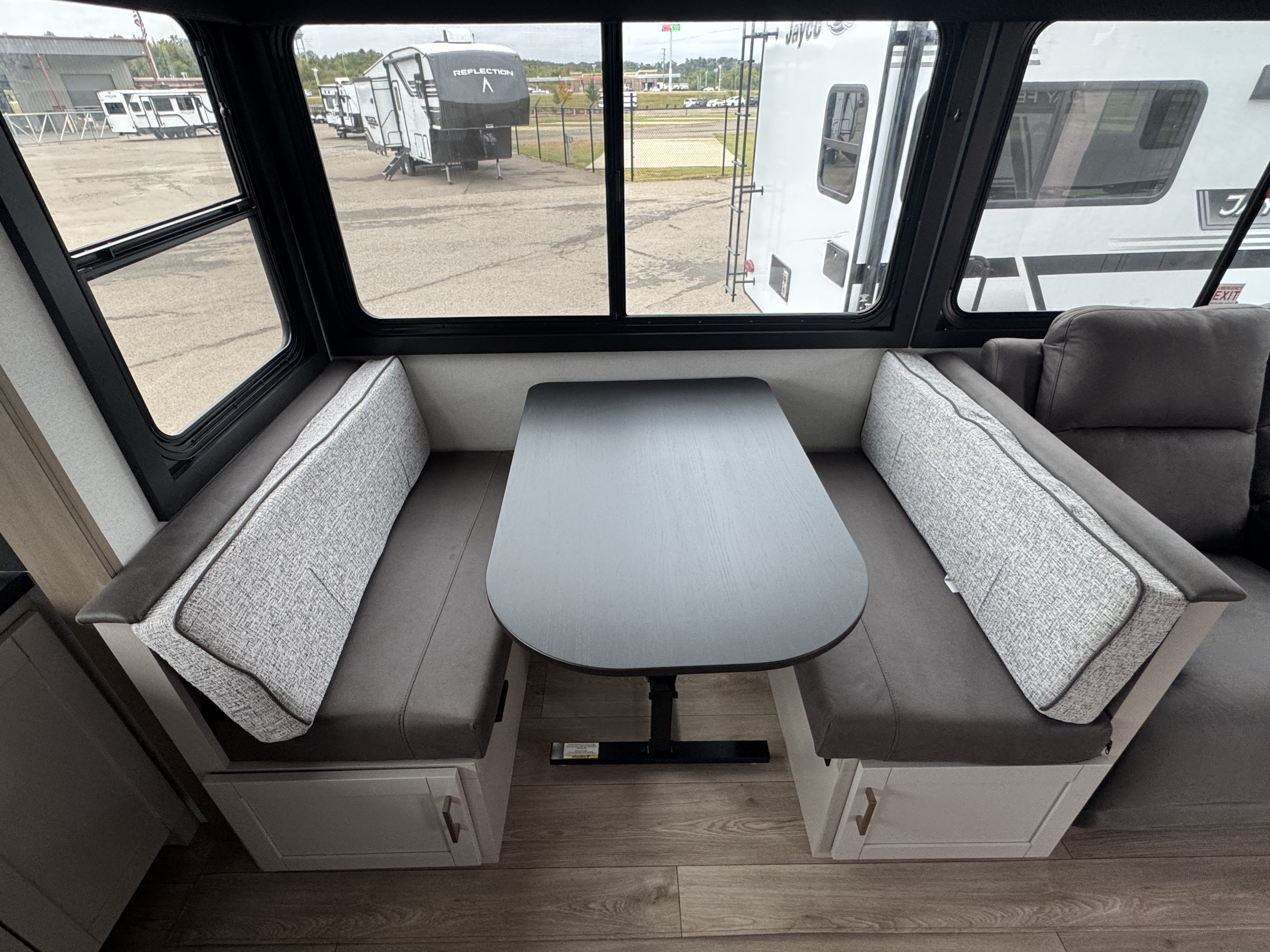 2027 JAYCO JAY FEATHER 27MK - Image 13
