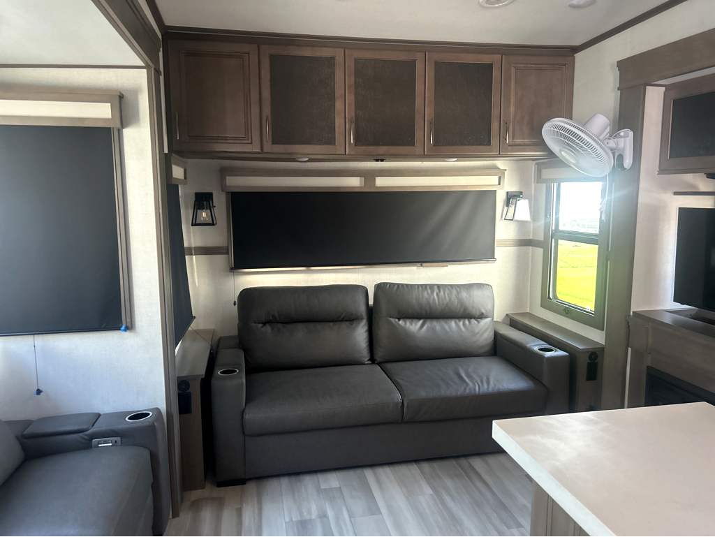 2023 GRAND DESIGN SOLITUDE 378MBS - Image 9