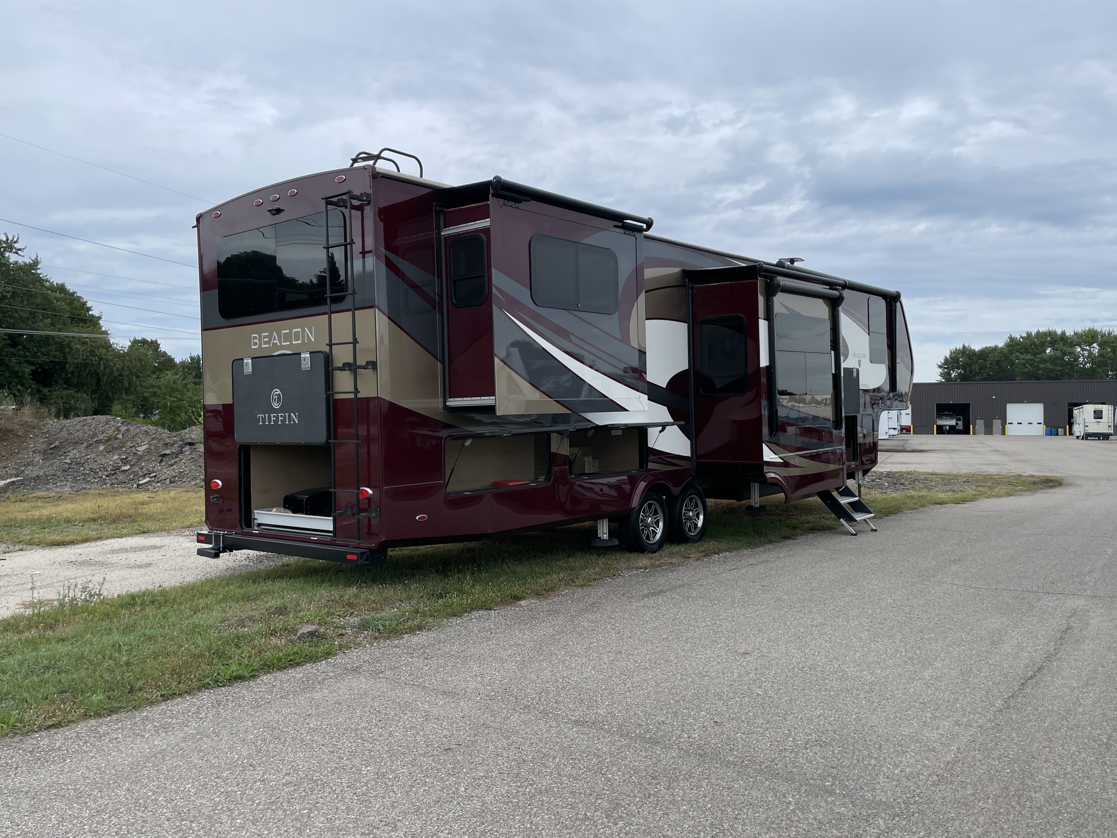 2020 Vanleigh RV Beacon 42RDB - Image 5