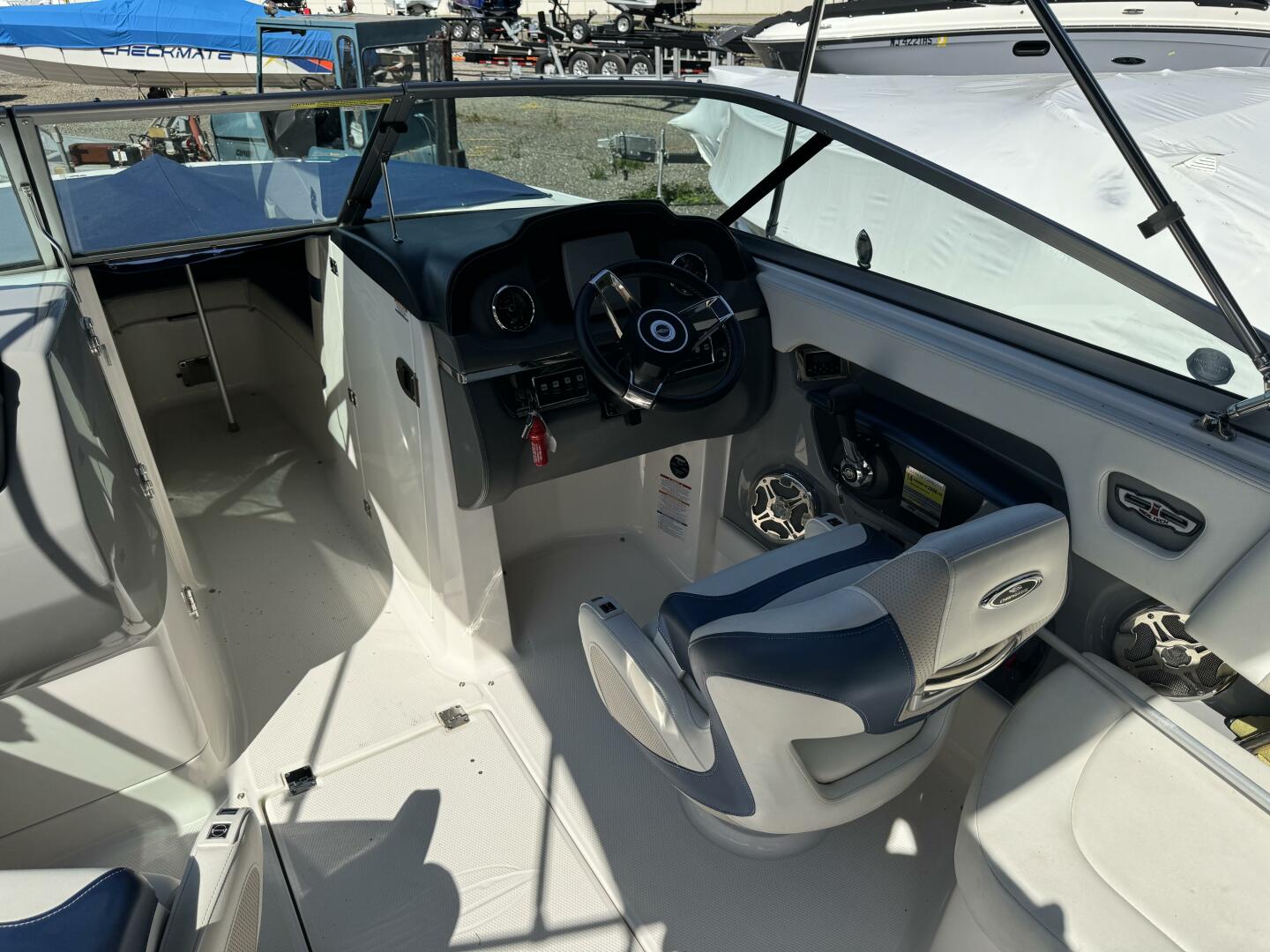 2014 Chaparral 246 SSI - Image 9