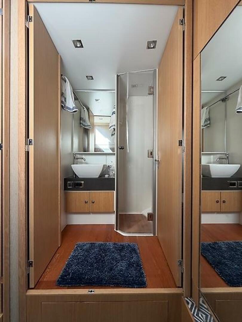 2015 Fairline Squadron 42 - Image 30