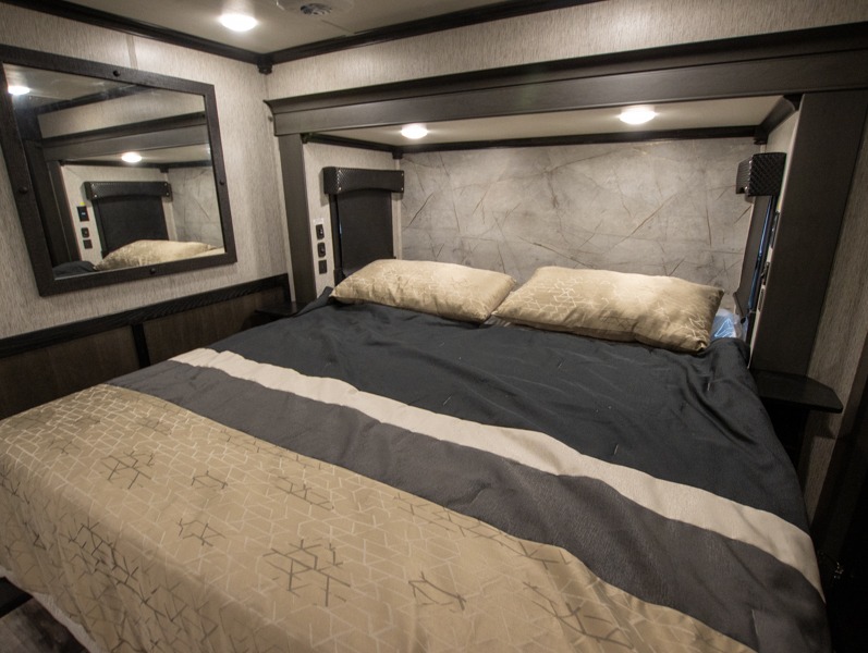 2023 CrossRoads Redwood 3401RL - Image 16