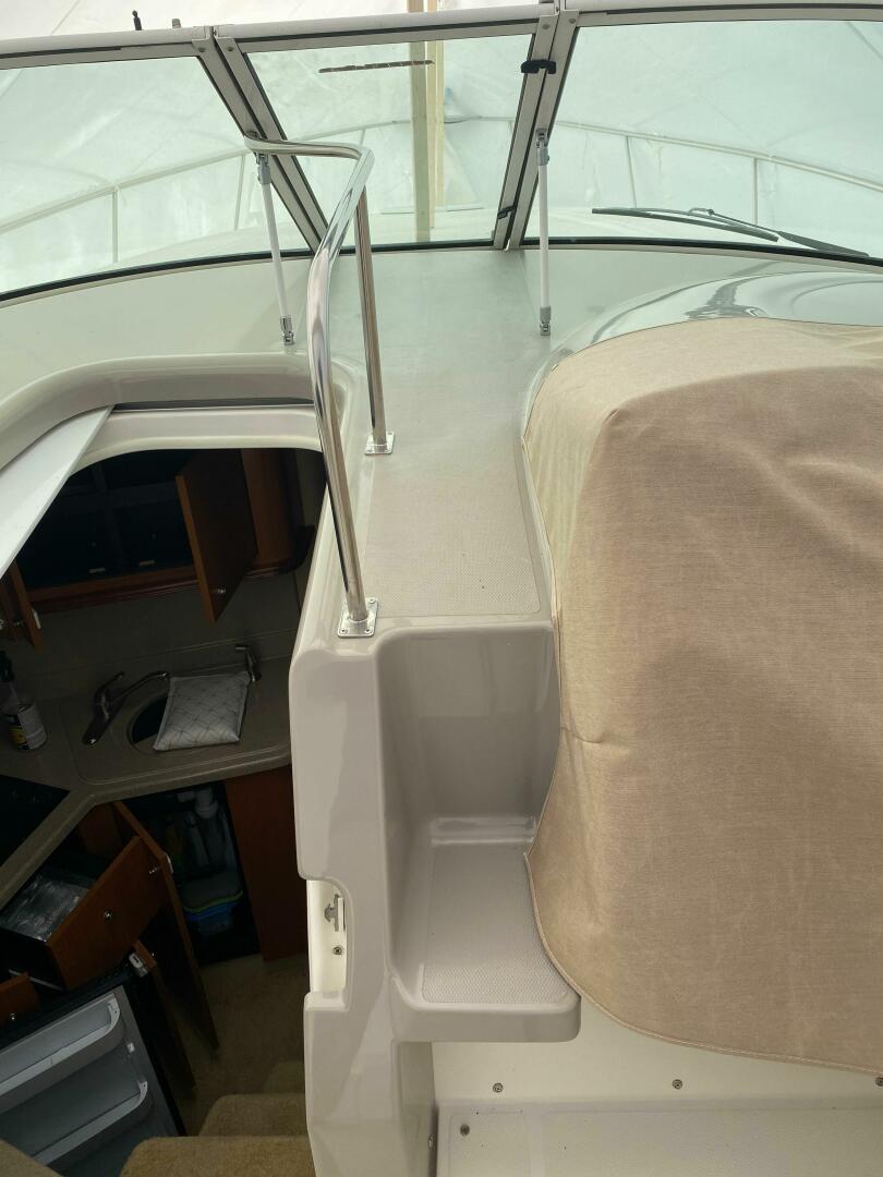 2004 Cruisers Yachts 340 Express - Image 24