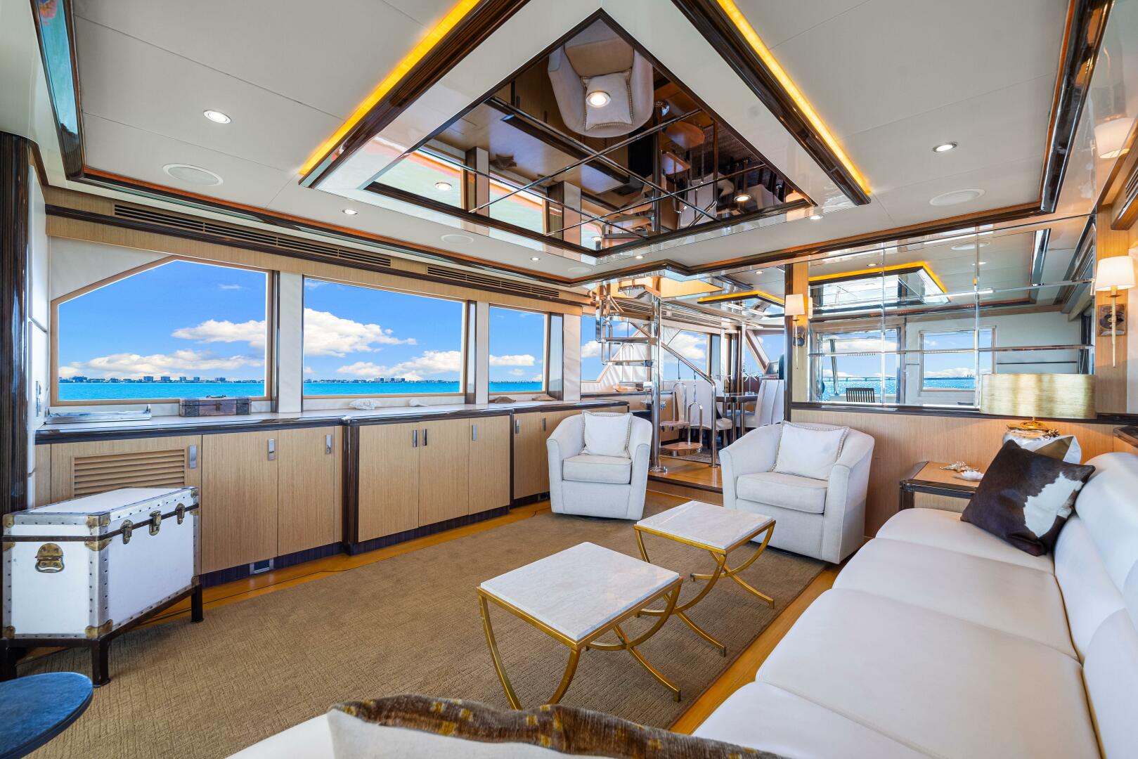 2010 Ocean Alexander 83 Motor Yacht - Image 12