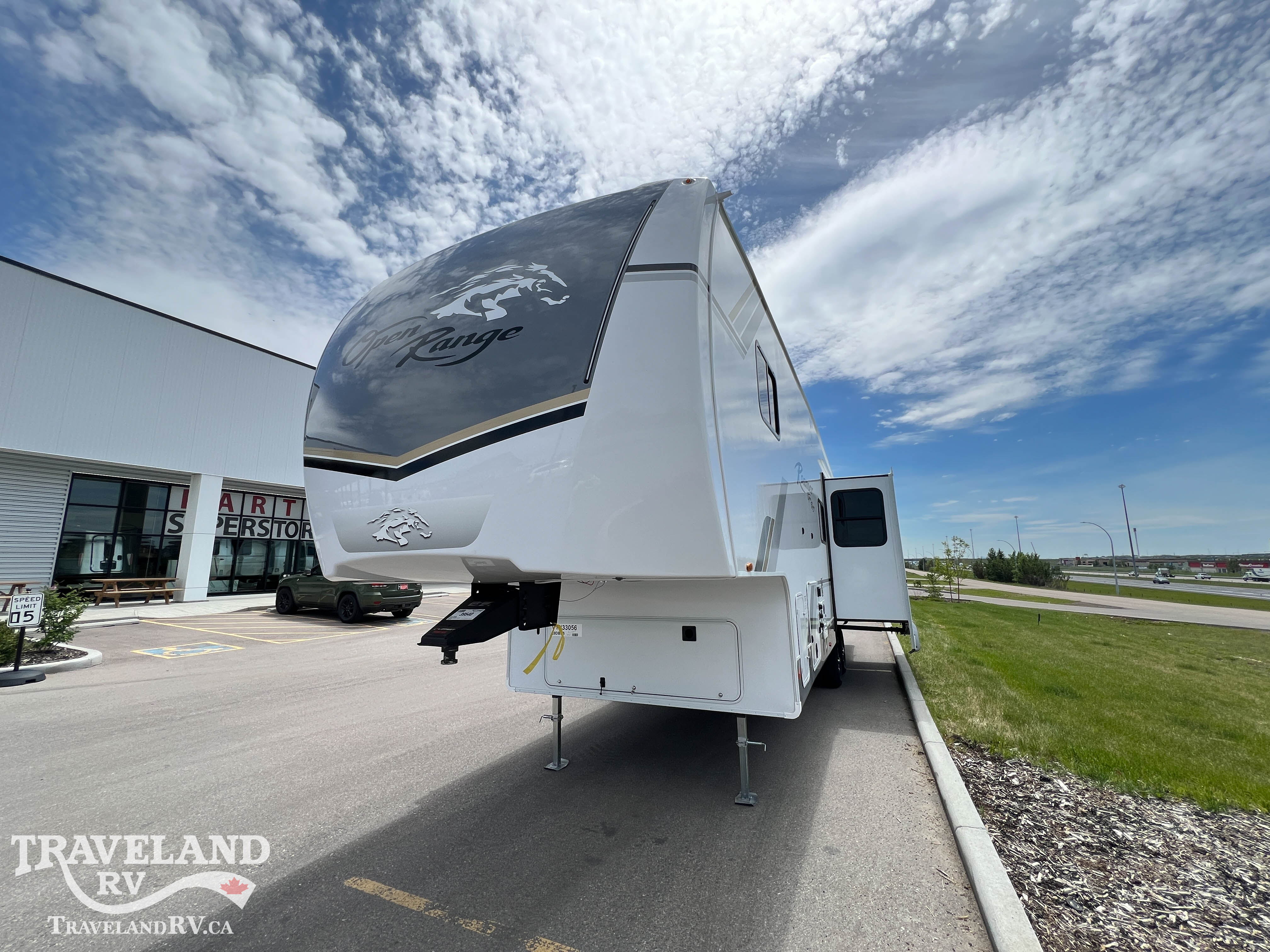 2027 Highland Ridge Roamer Light Duty 28DBSS - Image 5