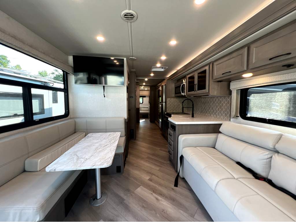 2024 HOLIDAY RAMBLER INVICTA 36Y - Image 7