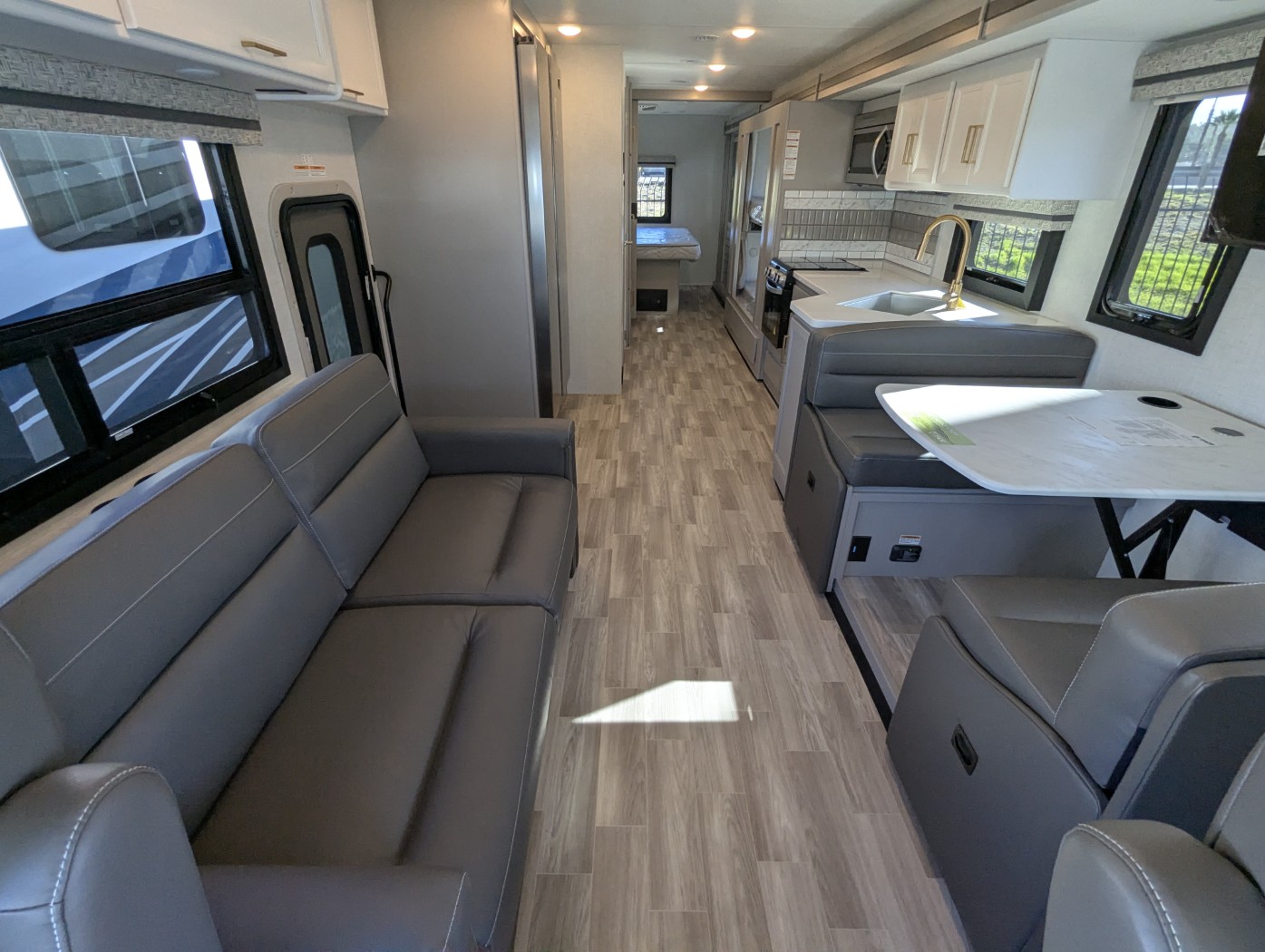 2026 Thor Motor Coach Windsport 35J - Image 13