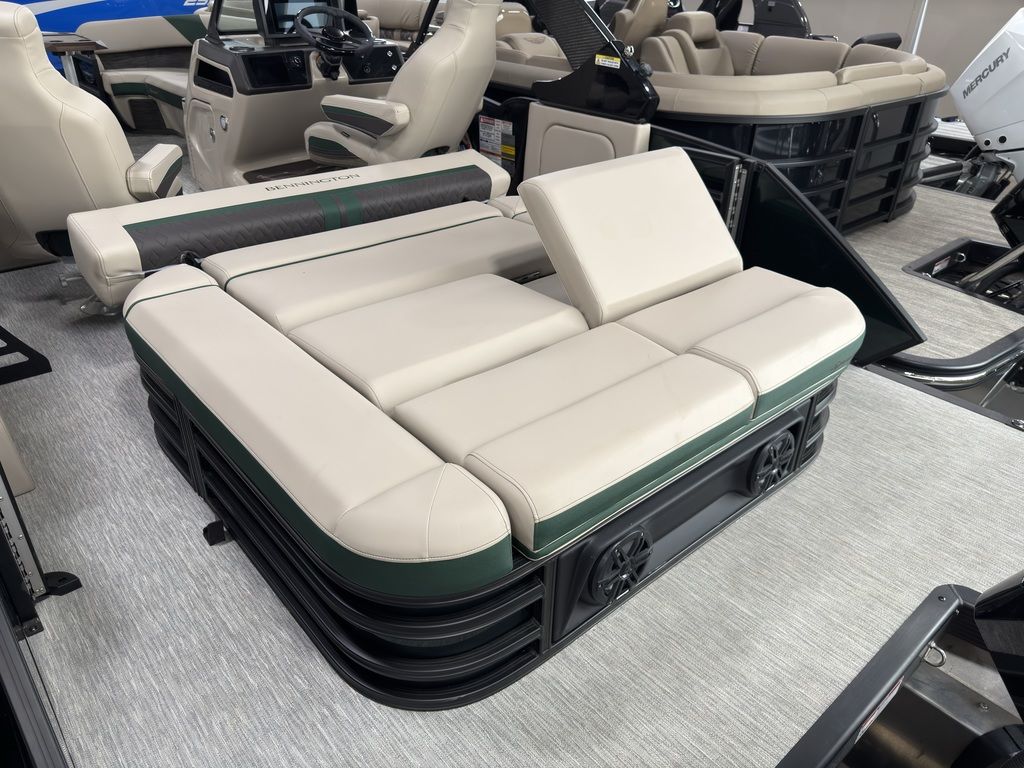 2026 Bennington 24MCSB Carbon Fiber Arch Tritoon Pontoon - Image 80
