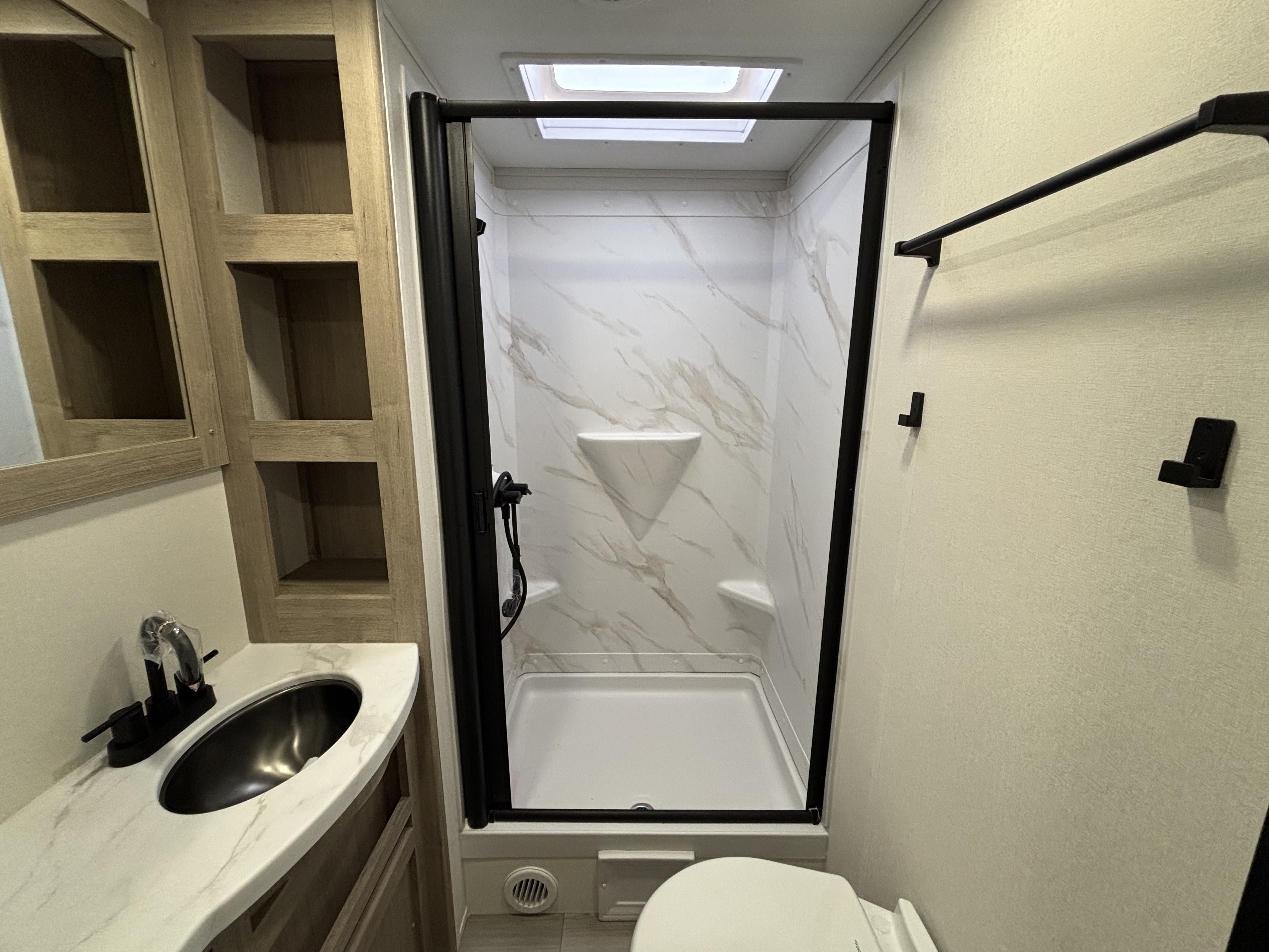 2026 Grand Design Imagine XLS 25RLE - Image 16