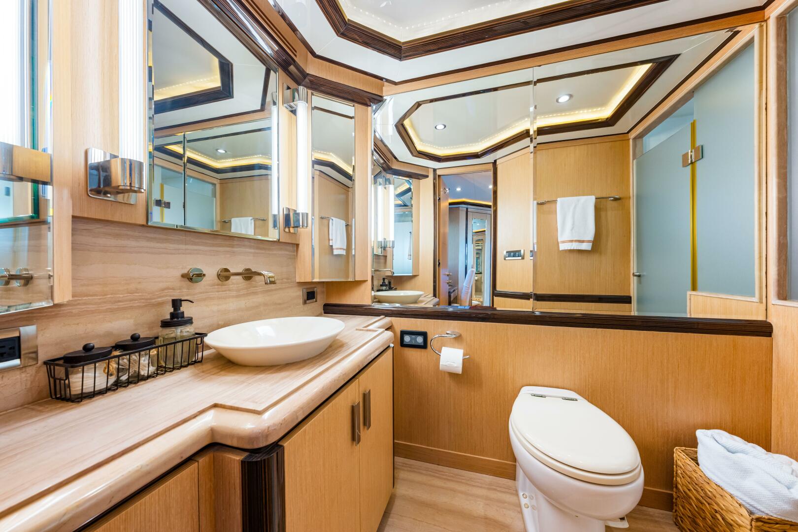 2010 Ocean Alexander 83 Motor Yacht - Image 32