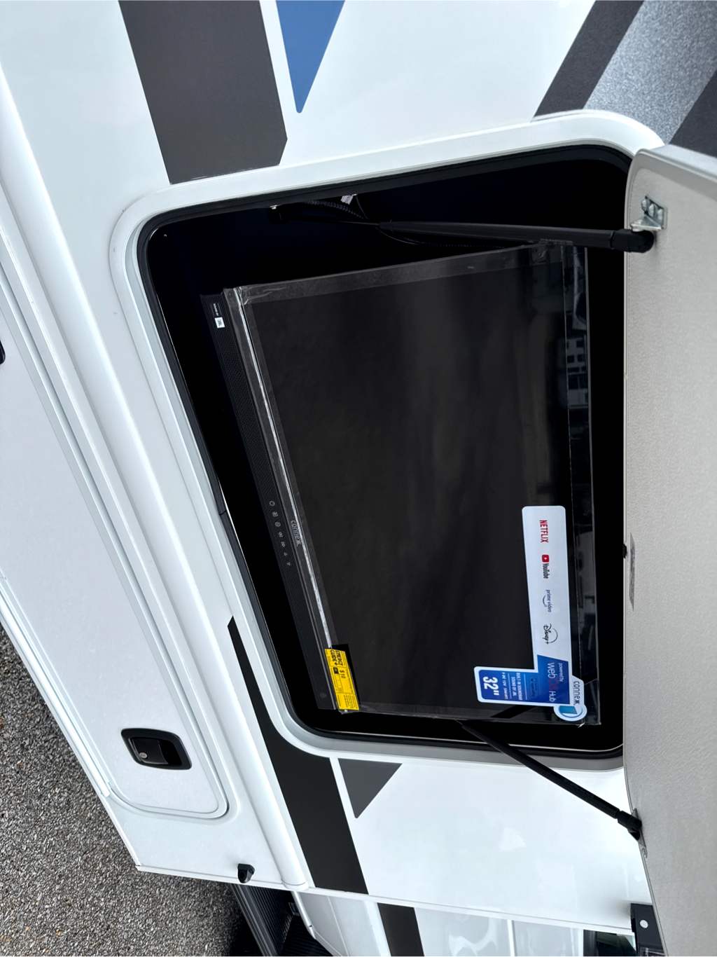 2027 THOR MOTOR COACH MAGNITUDE GA28 - Image 10
