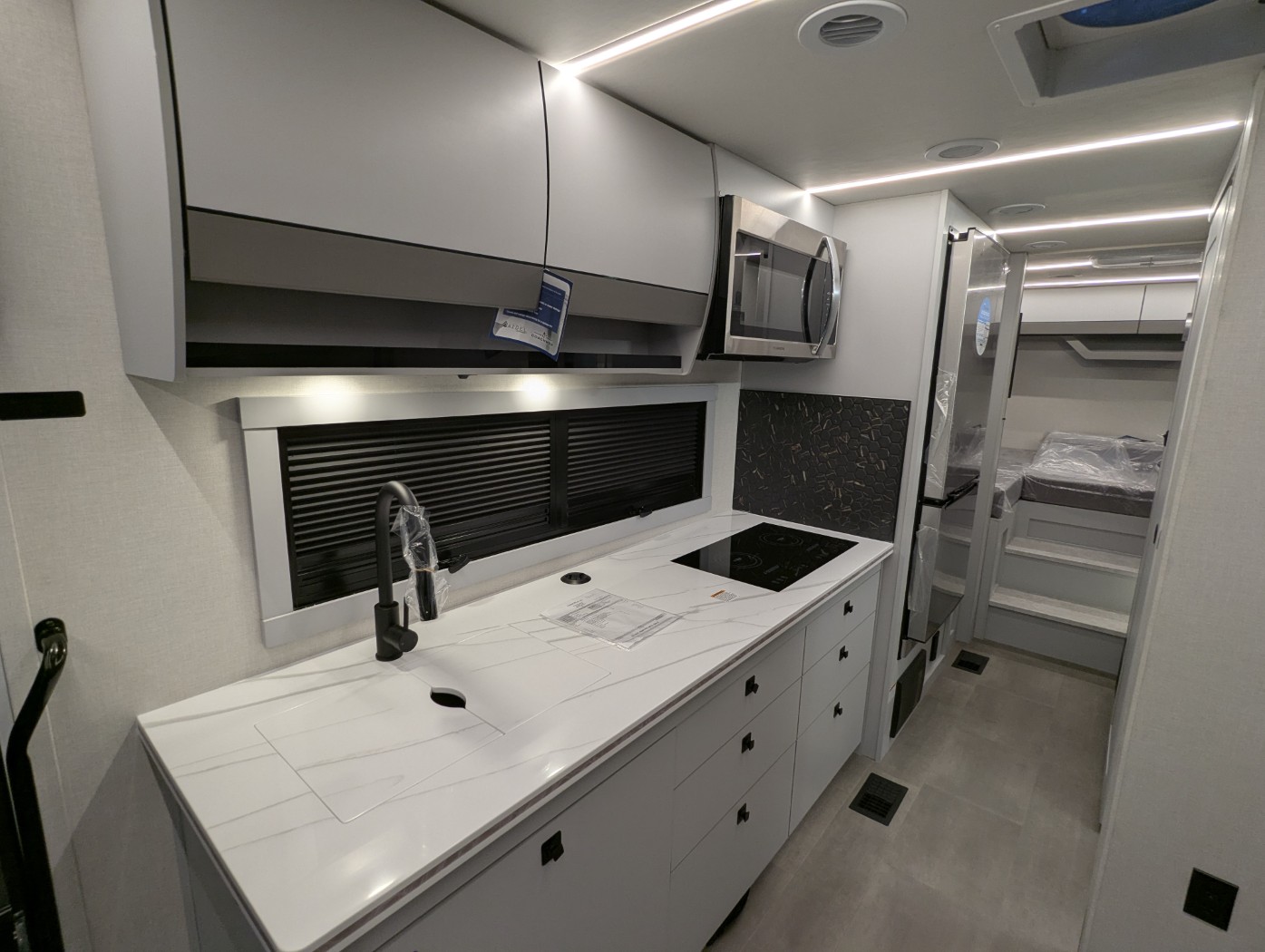 2026 Coachmen Euro 25TB - Image 13