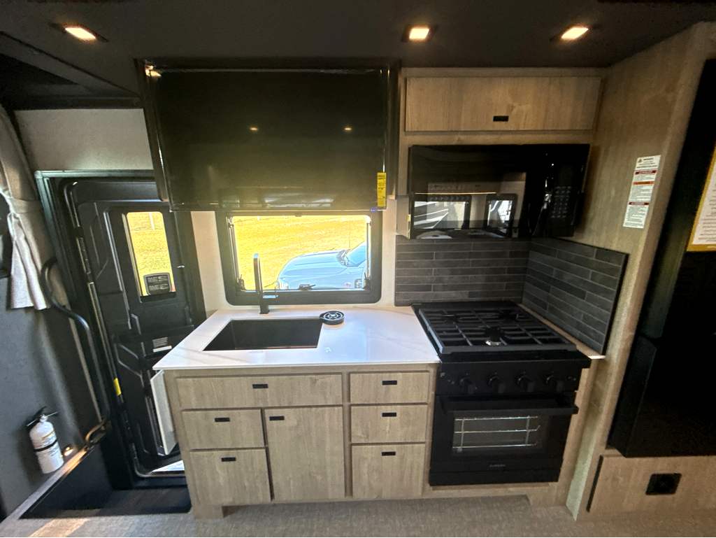 2027 GRAND DESIGN LINEAGE SERIESF 31ZW - Image 21