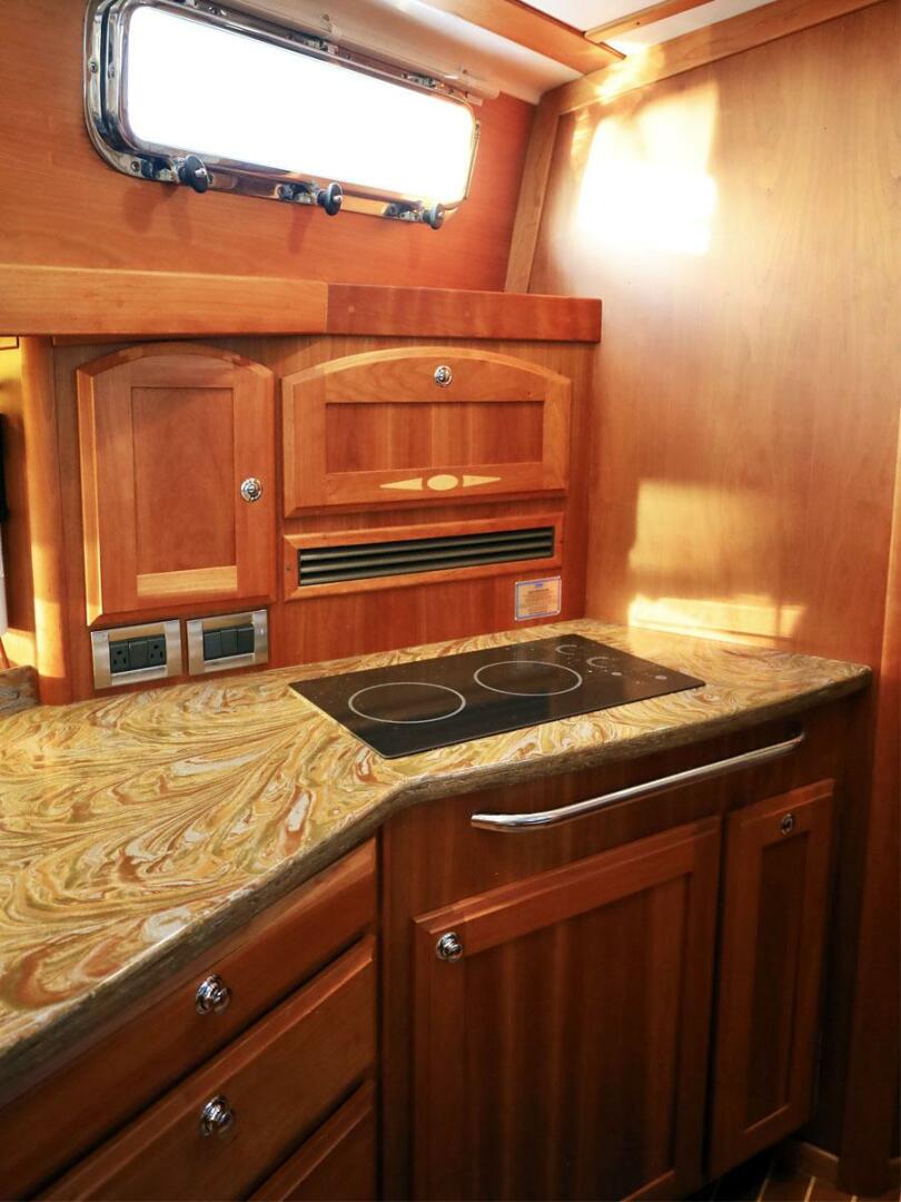 2018 Sabre 48 Flybridge Sedan - Image 14