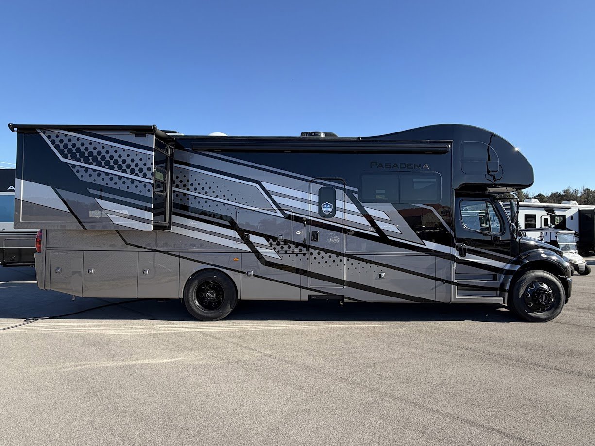 2026 THOR MOTOR COACH PASADENA 34XG - Image 4