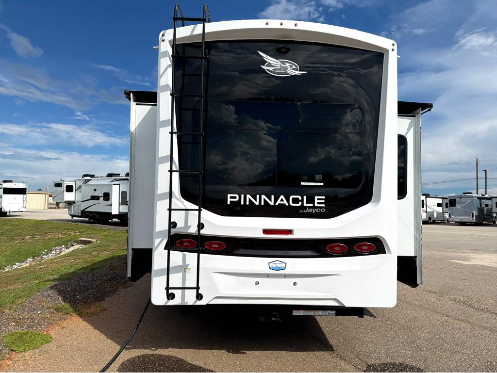 2025 JAYCO PINNACLE 32RLTS - Image 5