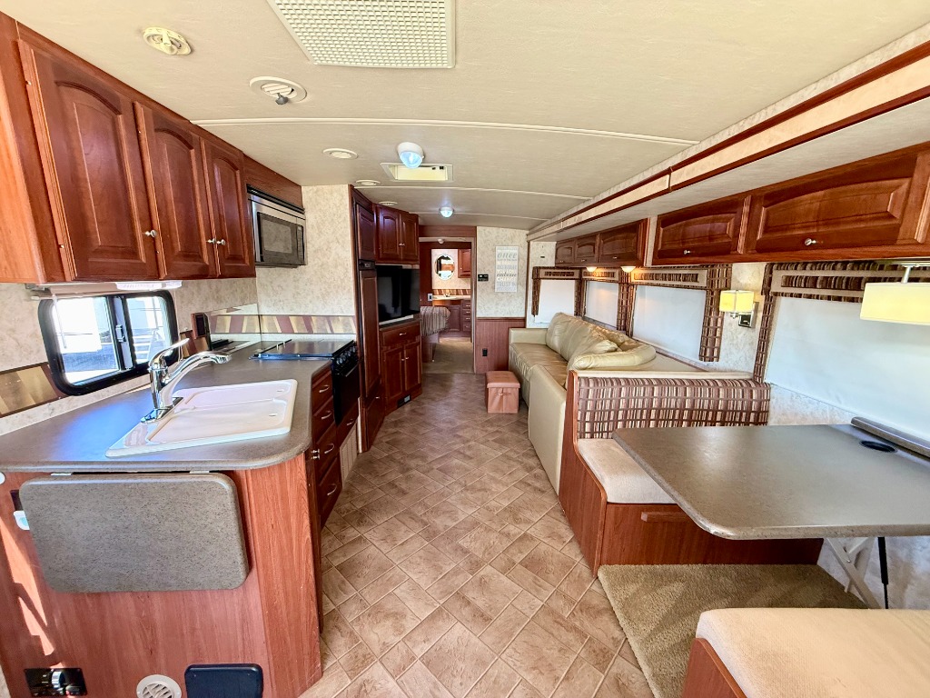 2011 Winnebago Vista 35F - Image 14