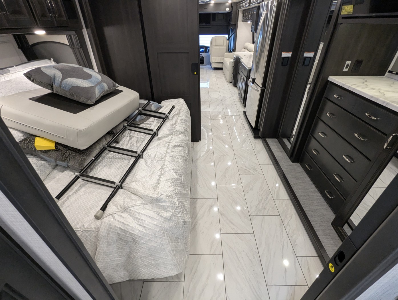 2026 Fleetwood Discovery 38W - Image 39