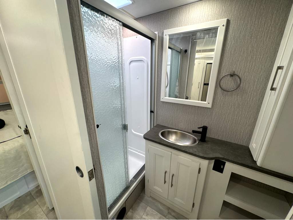 2023 COACHMAN ENCORE 355DS - Image 19